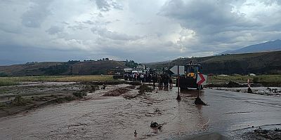 Kumçatı-Cizre Karayolu Sel Tehlikesi Nedeniyle Ulaşıma Kapatıldı!
