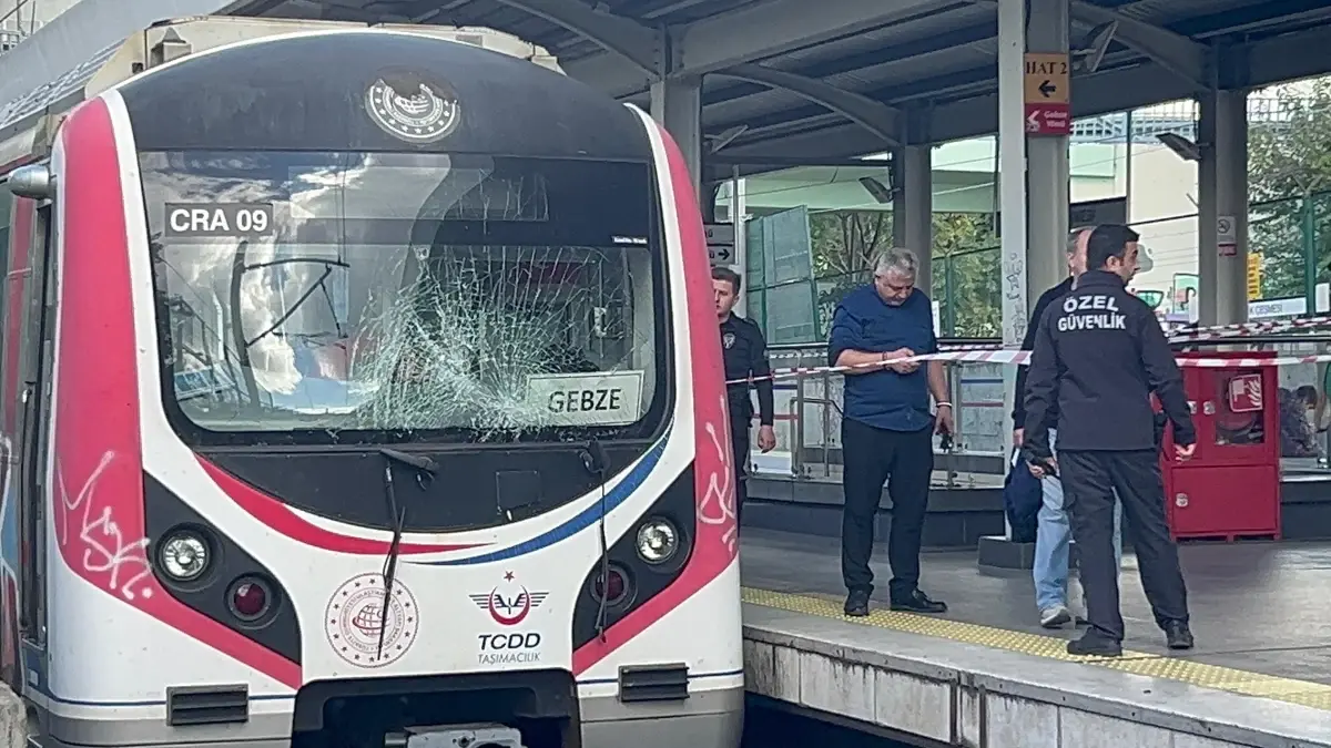 Marmaray'da raylara atlayan bir kişi hayatını kaybetti