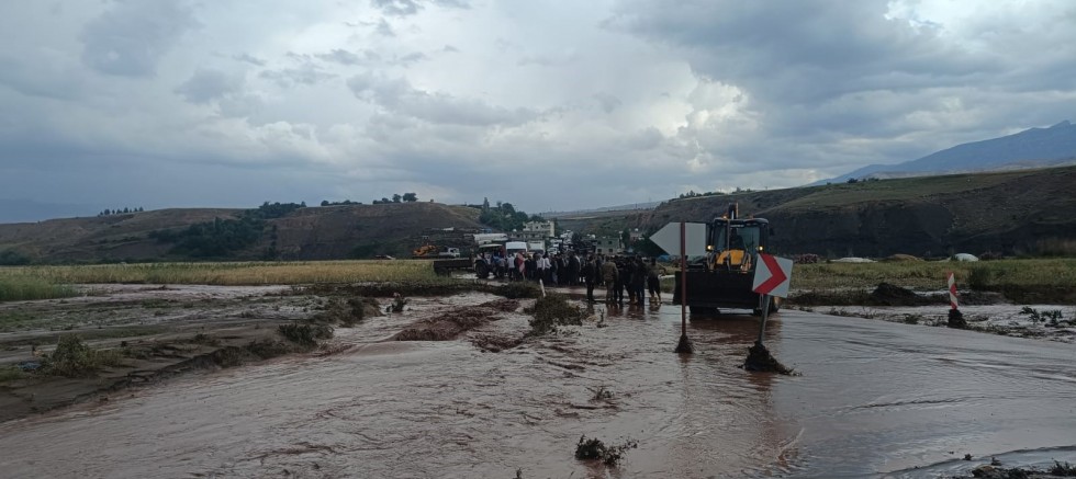 Kumçatı-Cizre Karayolu Sel Tehlikesi Nedeniyle Ulaşıma Kapatıldı!
