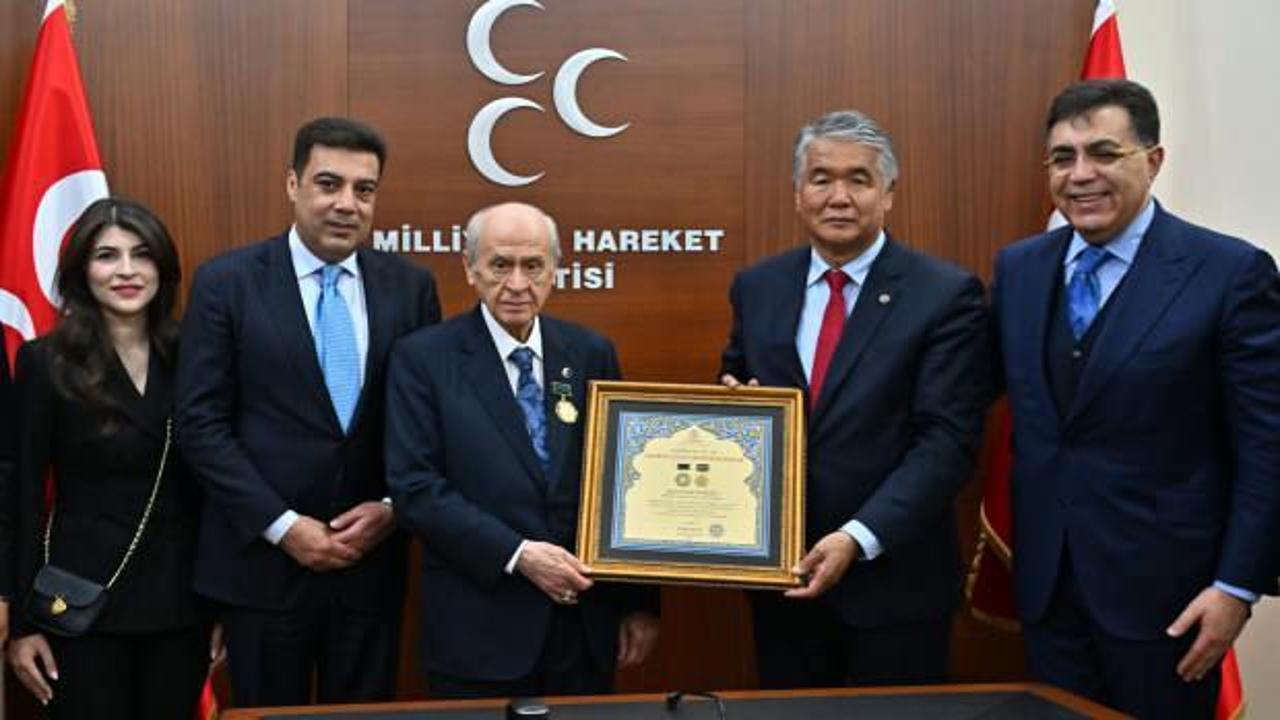 MHP Genel Başkanı Bahçeli’ye "Ahmed Cevad Onur Madalyası" verildi