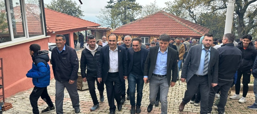 "Akharım Kuraklığa Dua ile Meydan Okudu: Yağmur Duasına Yoğun Katılım"