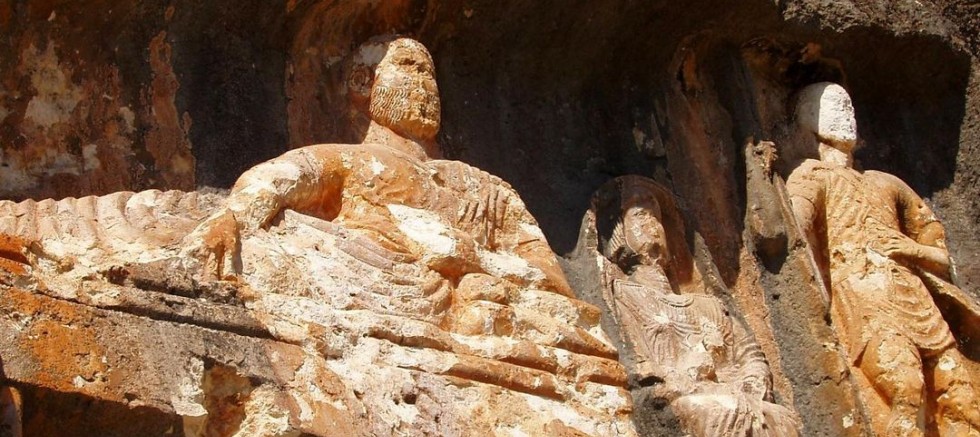 Hacı Ahmet Ünlü, Adam Kayaları’nın Binlerce Yıllık Sırlarını Araştırdı