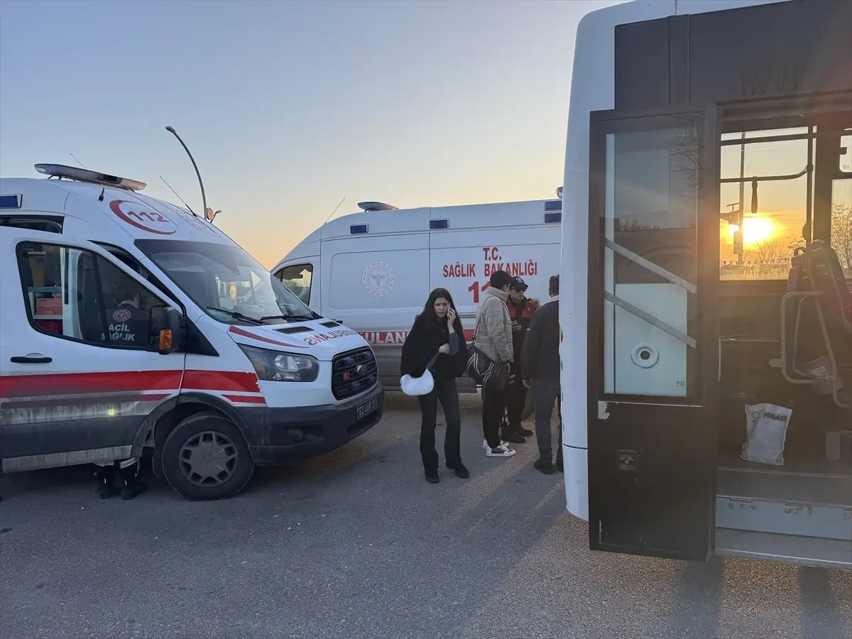 Edirne’de Minibüs Kazası: 2 Yaralı