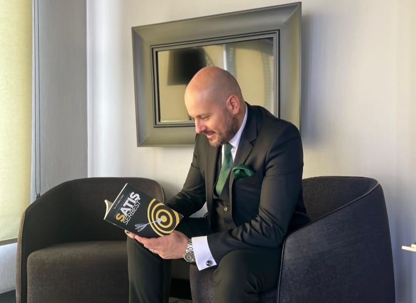 GÜNDEM NET HABER tarafından Doç. Dr. Tuğhan TURAN’a YAZAR ÖDÜLÜ verildi