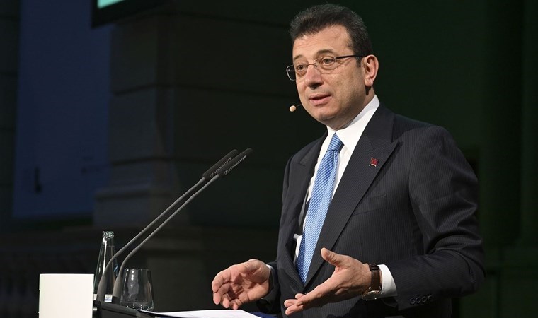 Ekrem İmamoğlu, çocukların çizdiği resimlerle 23 Nisan’ı kutladı