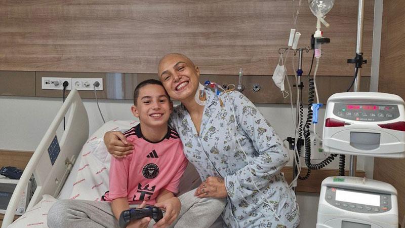 10 yaşındaki oğlunun iliği ile kanseri ikinci kez yendi