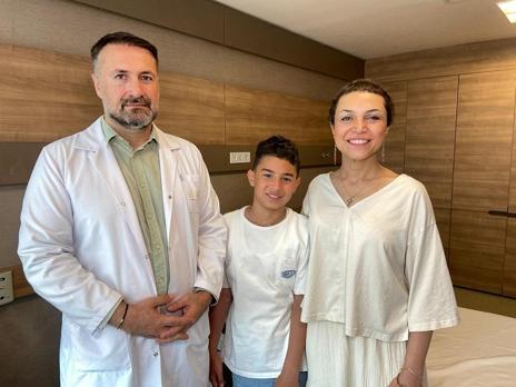 10 yaşındaki oğlunun iliği ile kanseri ikinci kez yendi