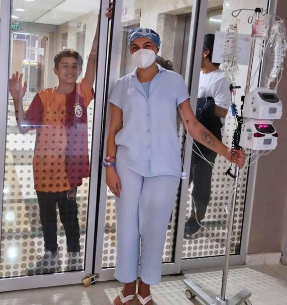 10 yaşındaki oğlunun iliği ile kanseri ikinci kez yendi