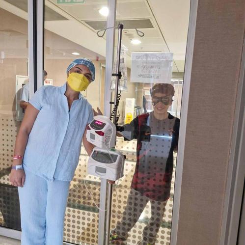 10 yaşındaki oğlunun iliği ile kanseri ikinci kez yendi