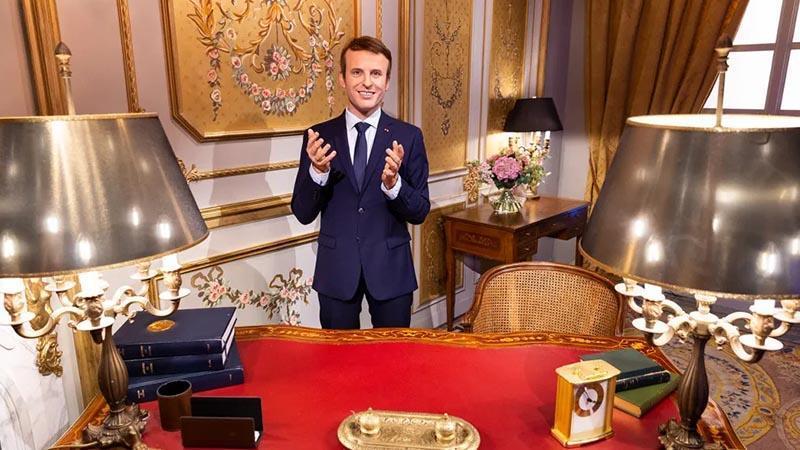 Macron’un bal mumu heykeli çalındı