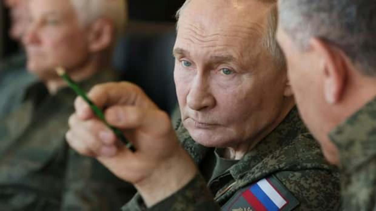 Putin askeri üniforma giydi