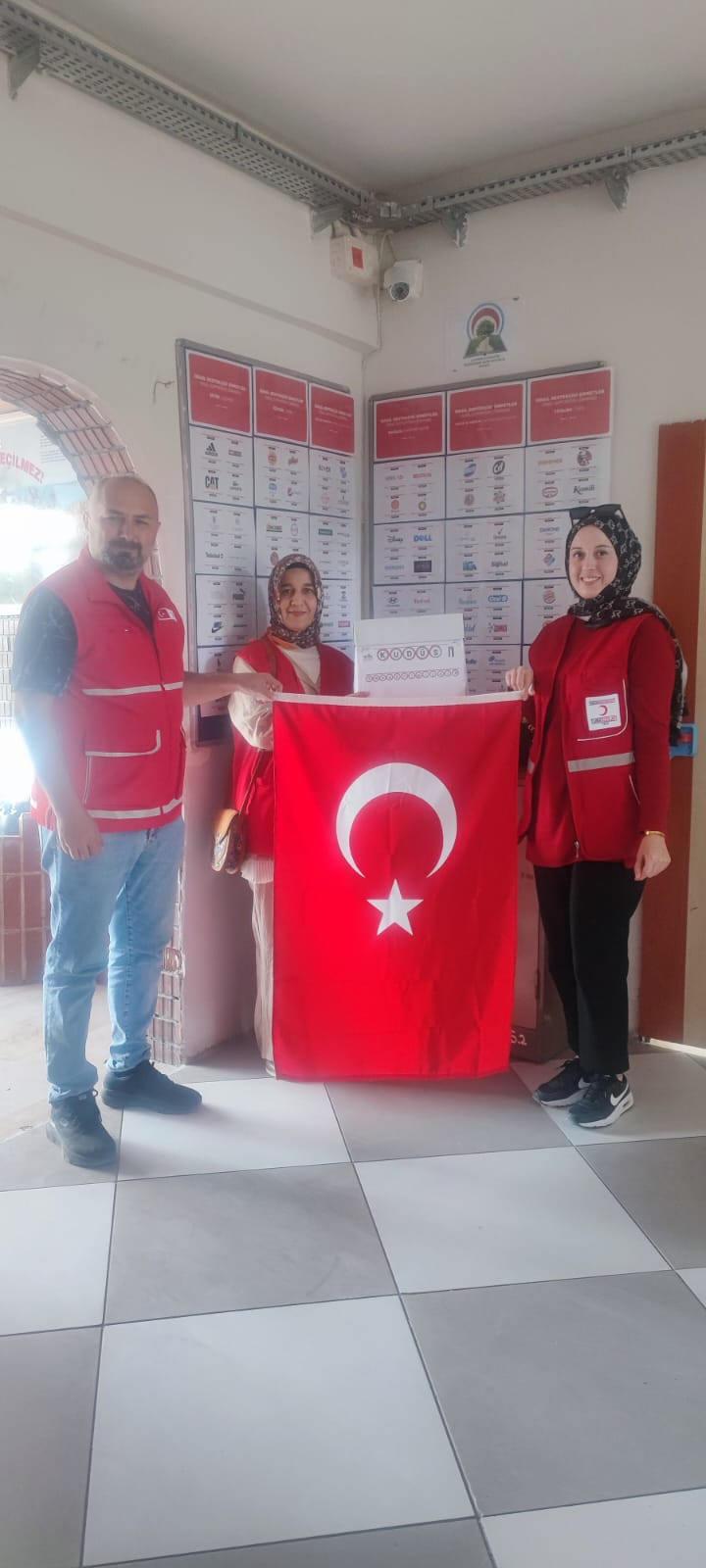 Küçük kalplerden büyük destek: Döğer Fatih Ortaokulu’ndan Gazze’ye umut bağışı