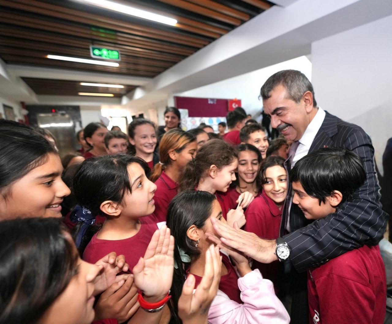 Milli Eğitim Bakanı Tekin'den Bursa ve Balıkesir'deki iki okula sürpriz ziyaret