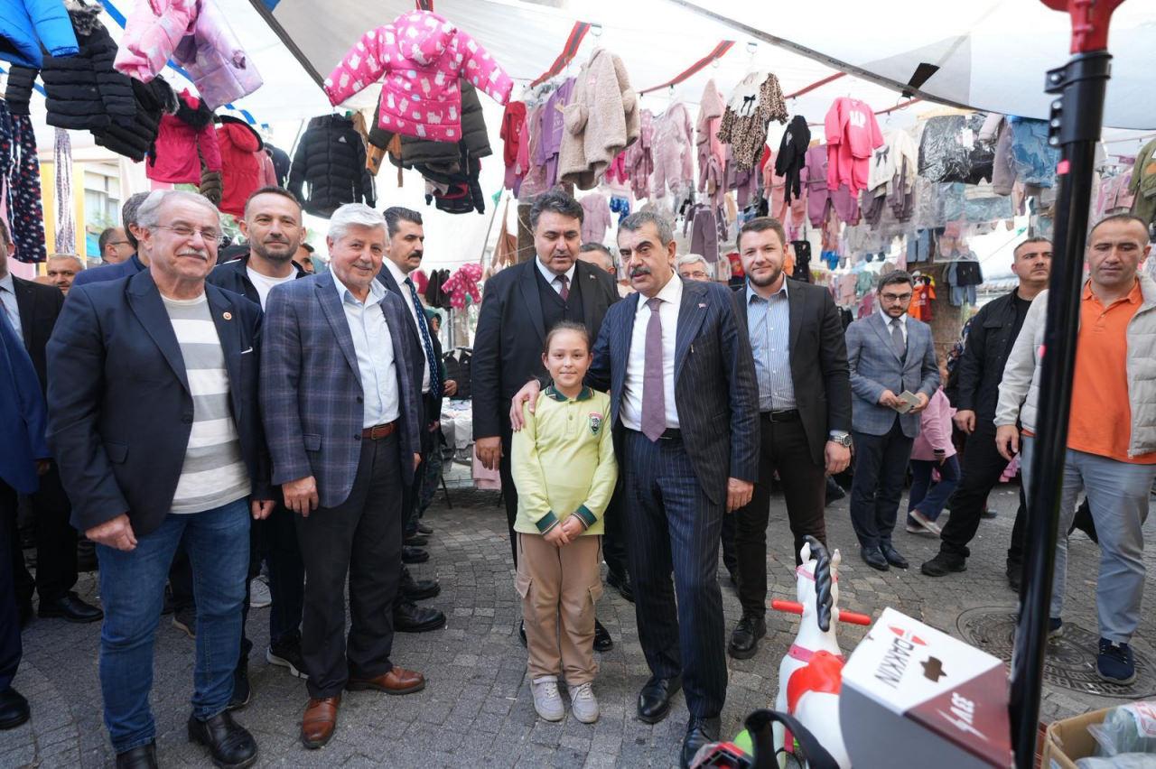 Milli Eğitim Bakanı Tekin'den Bursa ve Balıkesir'deki iki okula sürpriz ziyaret