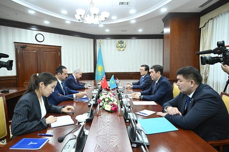 AK Parti Genel Başkan Yardımcısı Zorlu, Kazakistan'da temaslarda bulundu