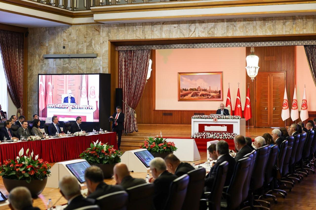 Pervin Buldan'dan İmralı eleştirilerine net mesaj: Her şeyin zamanı var