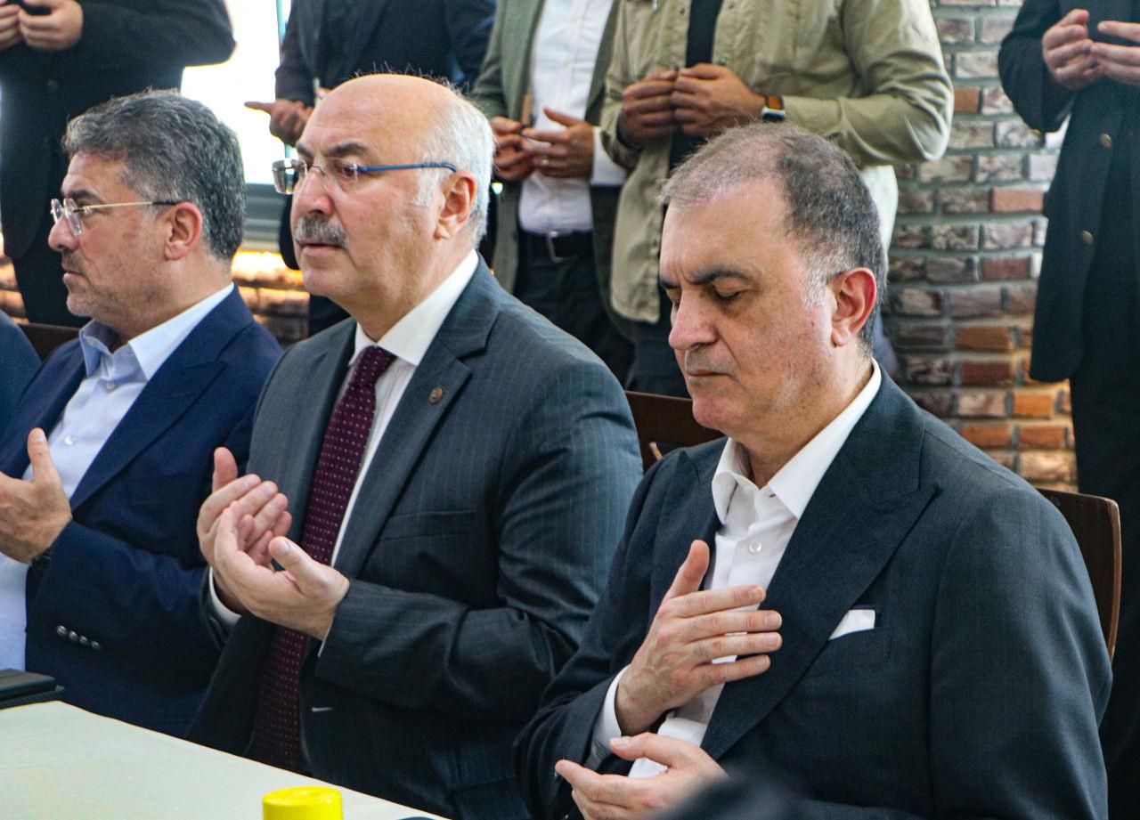 AK Parti Sözcüsü Çelik, dayısının cenaze törenine katıldı