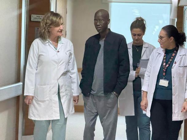 Burundili hasta, Türkiye'de yapılan nakille hayata tutundu