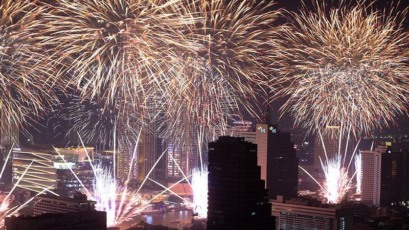 Tayland’da 2026 yılı havai fişek gösterileriyle kutlandı