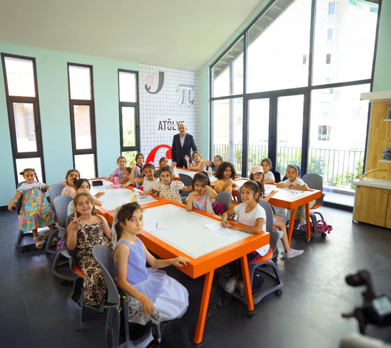 Ümraniye Belediyesi'nden öğrencilere ücretsiz bilim ve teknoloji eğitimi