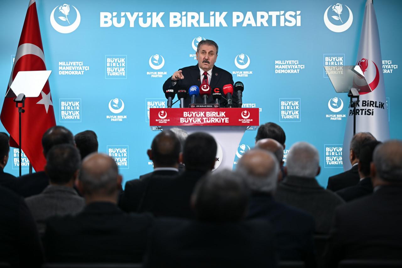 Destici, DEM Parti'nin raporunu yırtıp attı: Sevr hayallerini diriltme girişimi