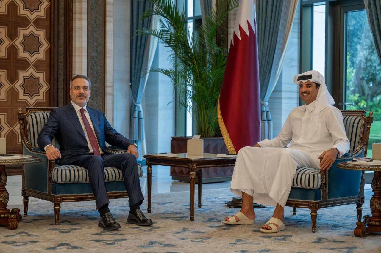 Bakan Fidan, Katar Emiri Al Thani ile bir araya geldi