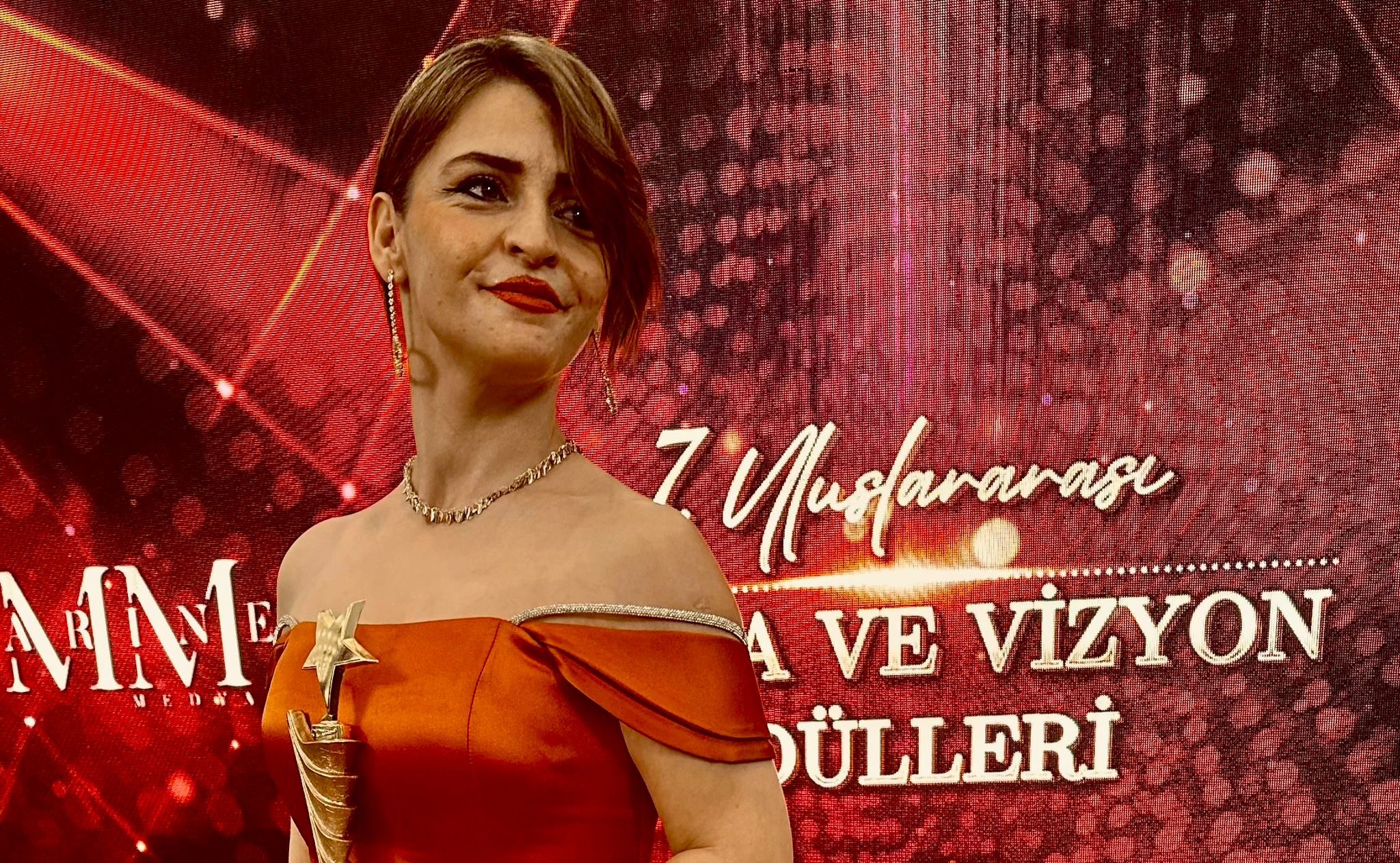 Bioenerji Uzmanı Tuğba Poyraz, Marka ve Vizyon Ödülleri’nde Kadınlar ve Çocuklara Dair Farkındalık Çağrısı Yaptı