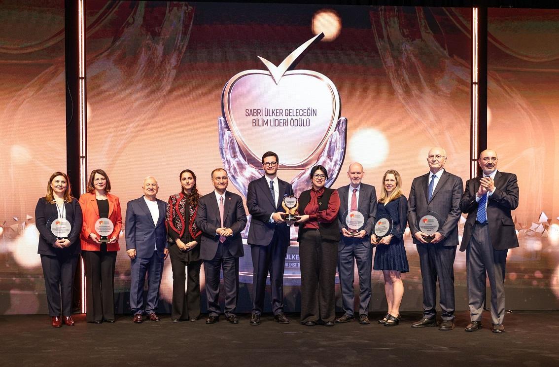 Sabri Ülker Geleceğin Bilim Lideri Ödülü’nü Biyokimyager San Martin kazandı