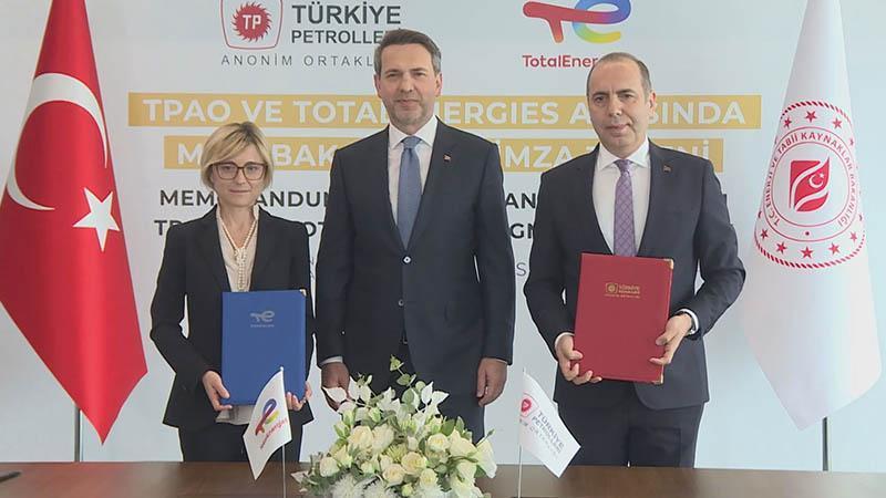 Bakan Bayraktar, İstanbul’da TPAO ile TotalEnergies arasındaki anlaşmanın imza törenine katıldı