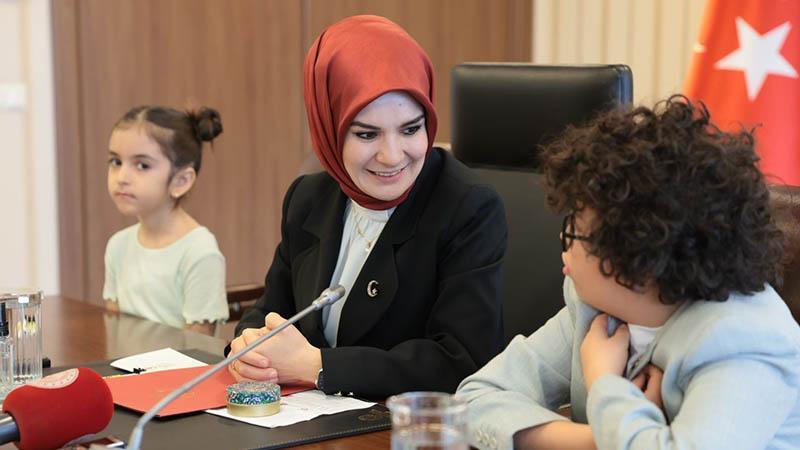 Bakan Göktaş, şehit ve gazi çocuklarıyla buluştu