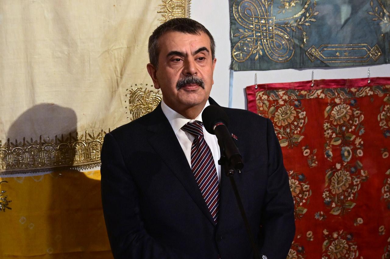 Müfredat değişti, ülke çıldırdı! Bakan Tekin'i hedef aldılar...