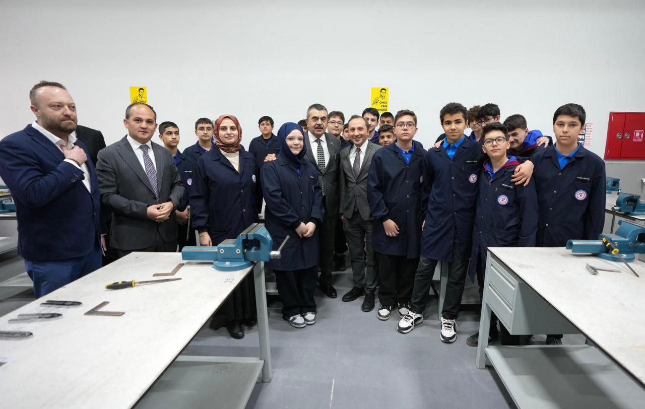 Bakan Tekin yeni modeli tanıttı! Mesleki eğitimde aranan eleman dönemi başladı