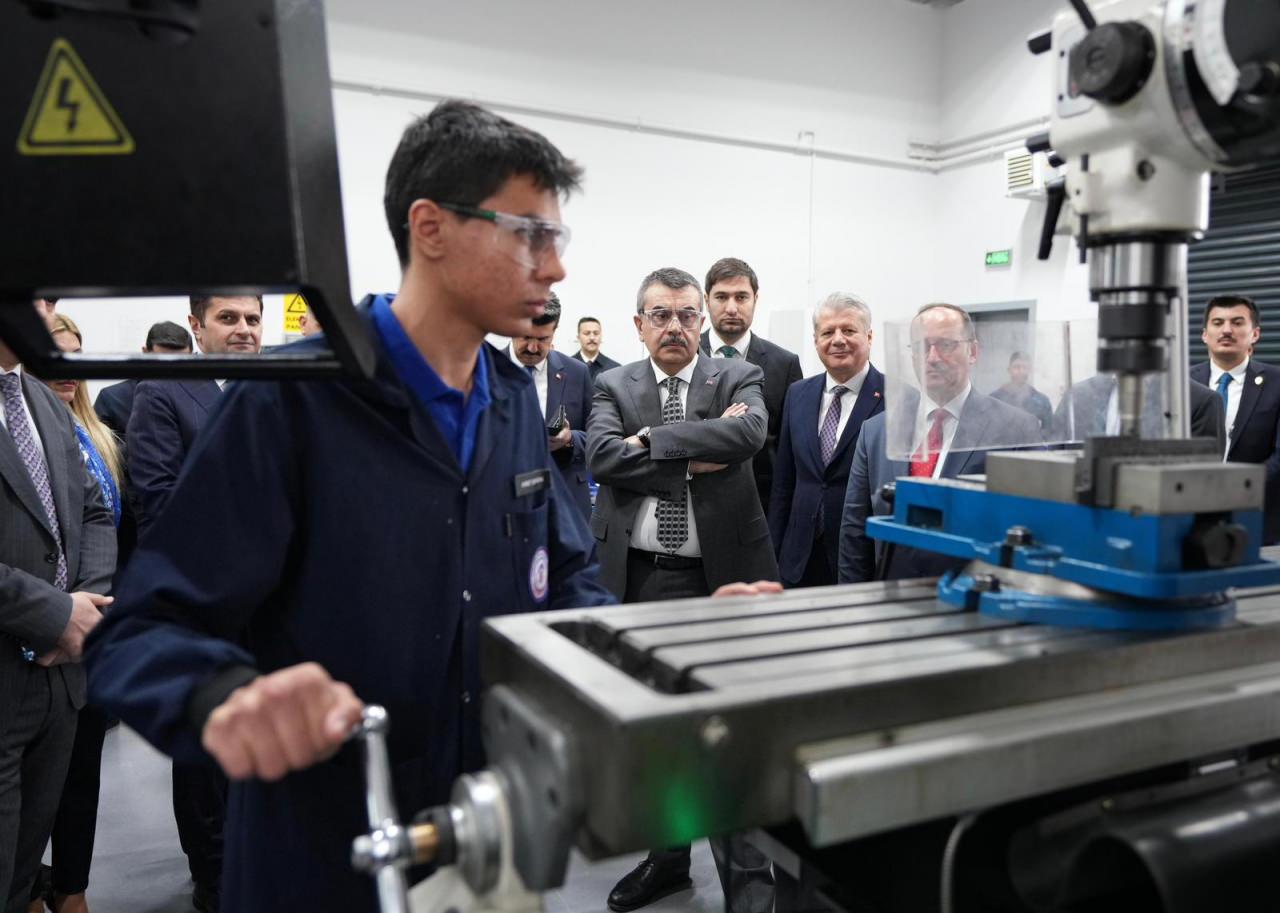 Bakan Tekin yeni modeli tanıttı! Mesleki eğitimde aranan eleman dönemi başladı