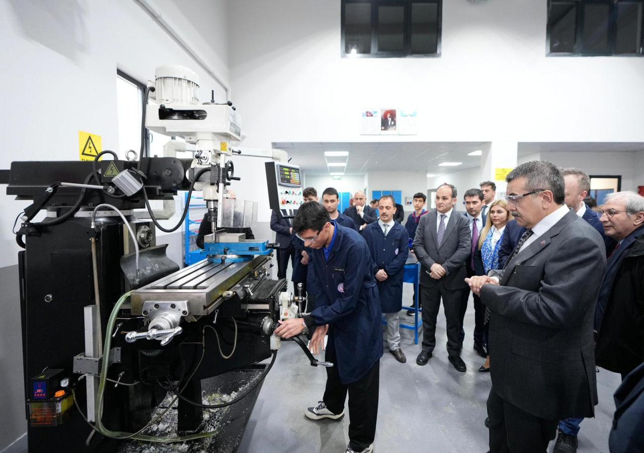 Bakan Tekin yeni modeli tanıttı! Mesleki eğitimde aranan eleman dönemi başladı