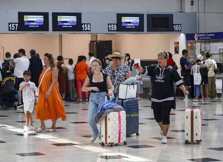 Turizmde 'altın sezon' başladı; hedef 40 milyon turist