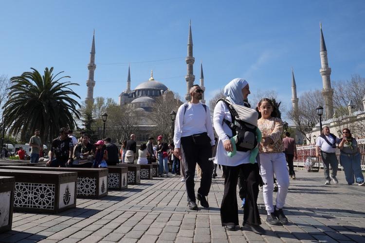 Yabancı dil öğreniminde pratik uyarısı: Çocuğunuzu Sultanahmet'e götürün