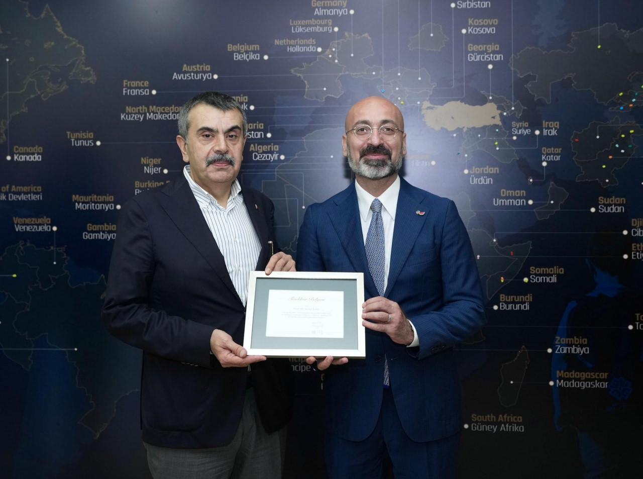 Bakan Tekin'den Türkiye Maarif Vakfı mesajı: Tarihi bir adım