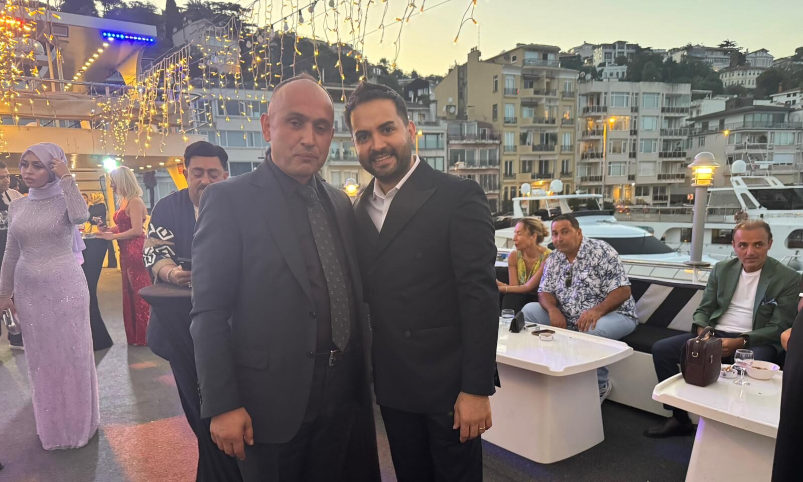 Hilmi Karayiğit ve Kadir Ezildi’nin Samimi Dostluğu Dikkat Çekiyor