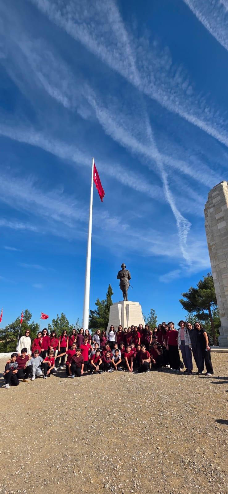 Şehitlerine sahip çıkan nesil: Öğrenciler Çanakkale’de
