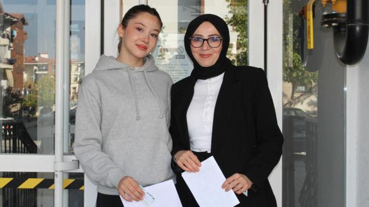 Anne-kız aynı okulda KPSS’ye girdi