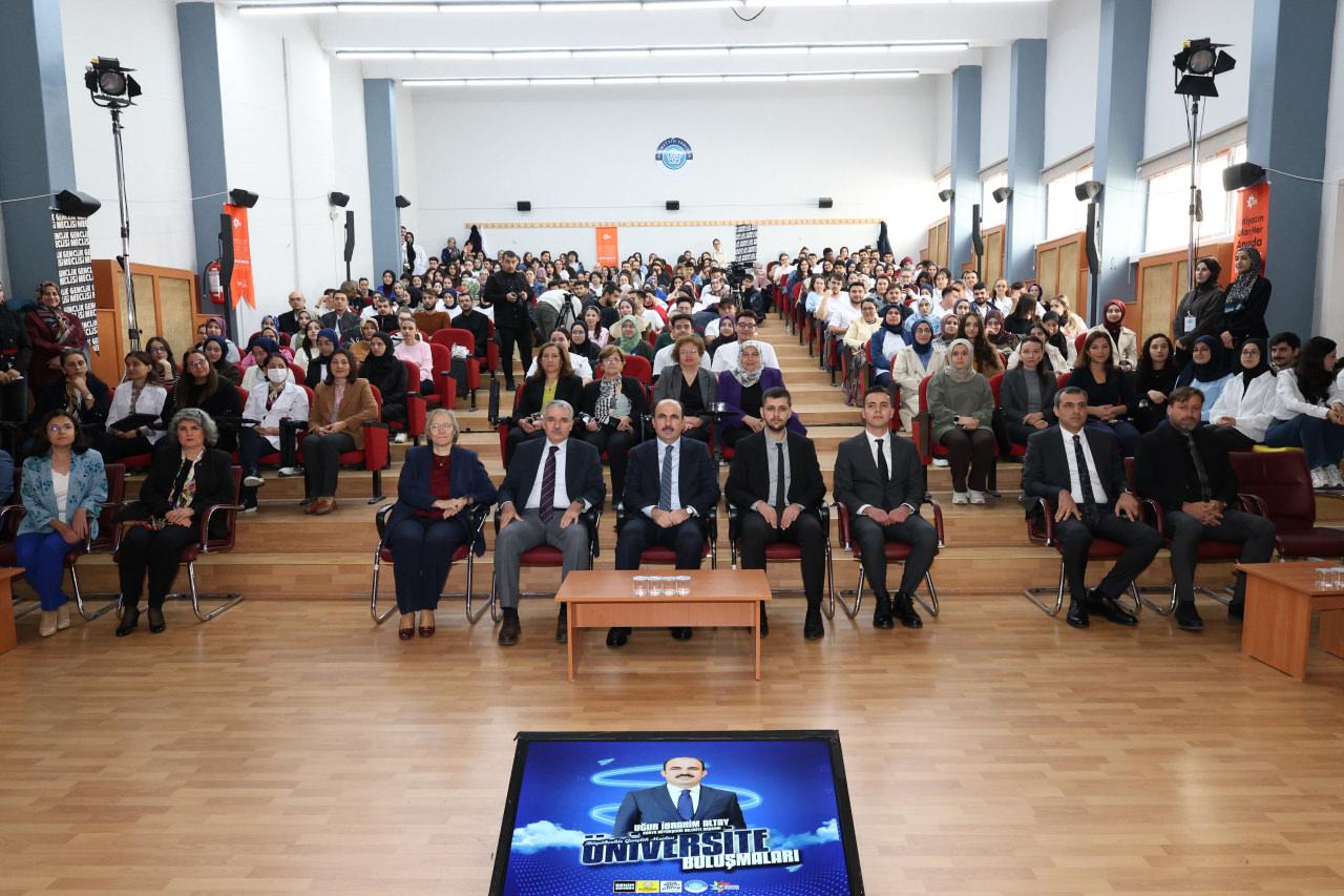 Başkan Altay’dan öğrencilerle samimi buluşma! Konya için dikkat çeken mesaj