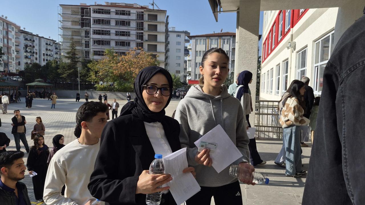 Anne-kız aynı okulda KPSS'ye girdi