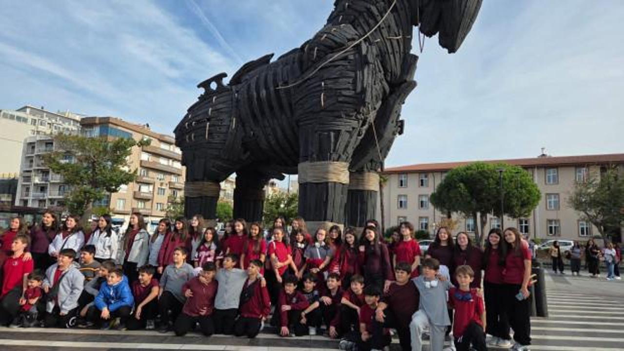Şehitlerine sahip çıkan nesil: Öğrenciler Çanakkale’de